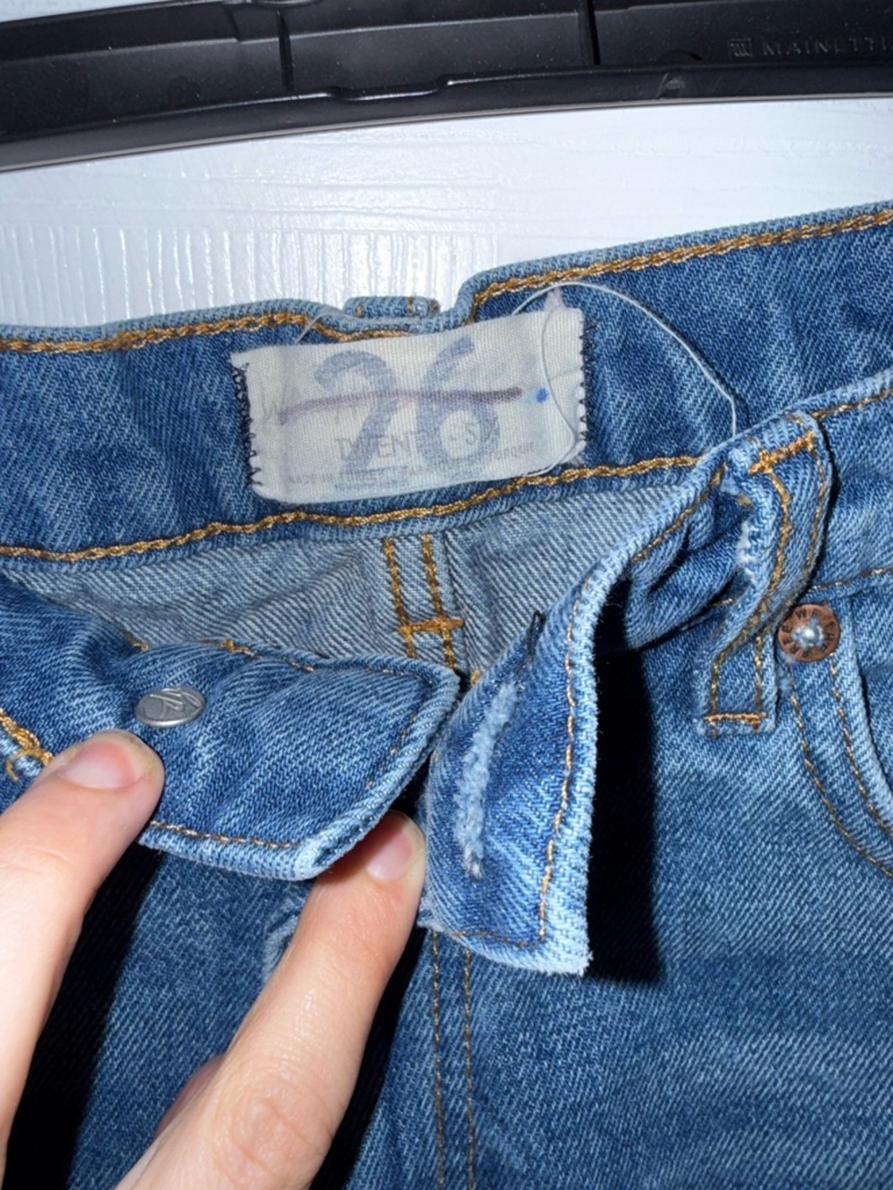 Free People We The Free Raw Hem Straight Leg Jean in Vintage Indigo Size 26 - Picture 2 of 4